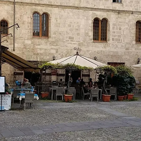 Antica Dimora De Ferrera - *